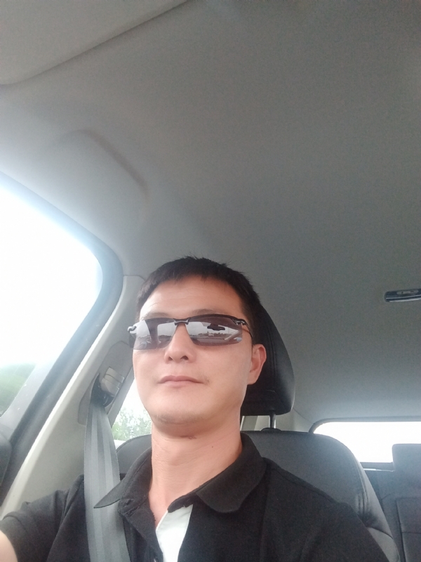 孤独的男人的第一张照片--长乐相亲网